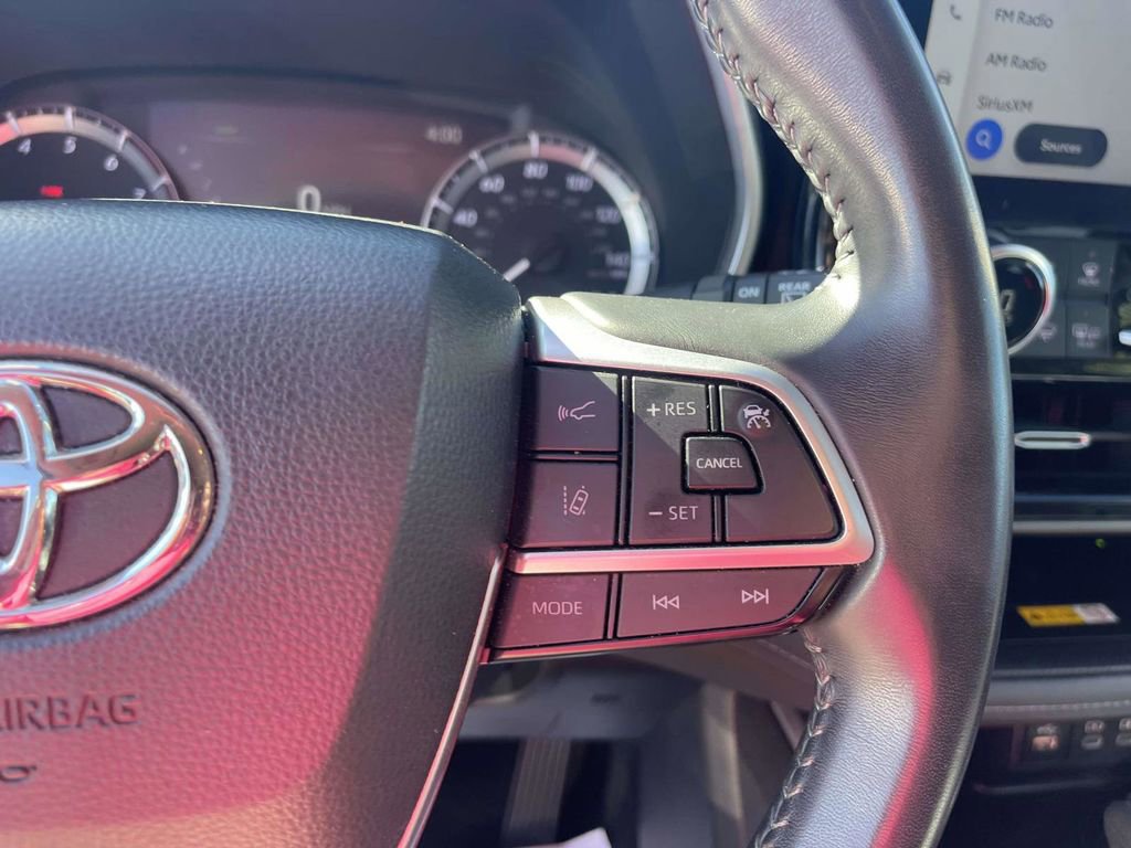 Used 2023 Toyota Highlander XLE image 23