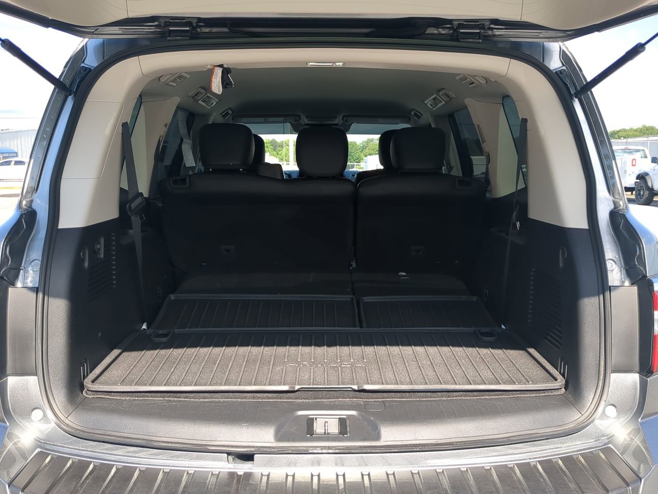 Used 2023 Nissan Armada SV w/ Cargo Package RWD image 11