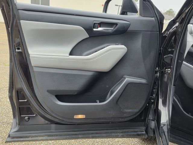 Used 2022 Toyota Highlander XLE image 14