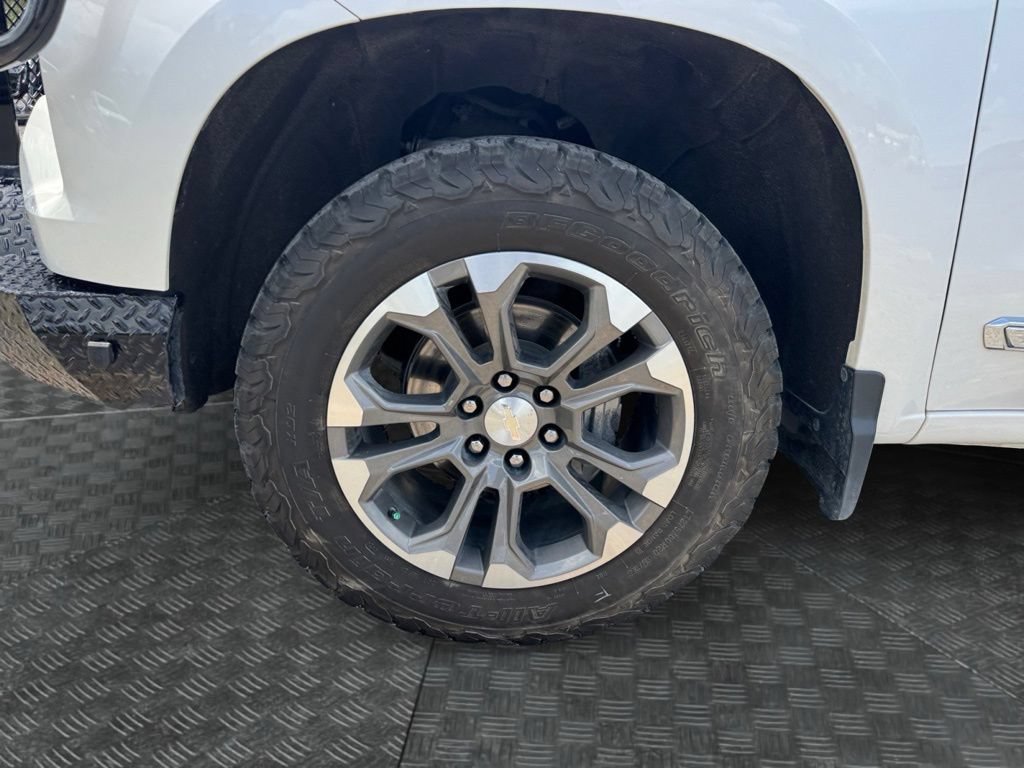 Used 2023 Chevrolet Silverado 1500 High Country w/ Z71 Off-Road Package AWD/4WD image 16