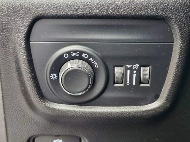 Used 2023 Jeep Grand Cherokee L Altitude AWD/4WD image 26