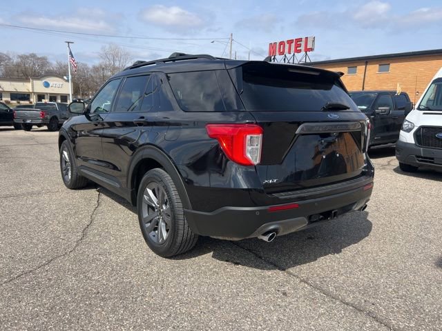 Certified 2022 Ford Explorer XLT w/ Equipment Group 202A image 4