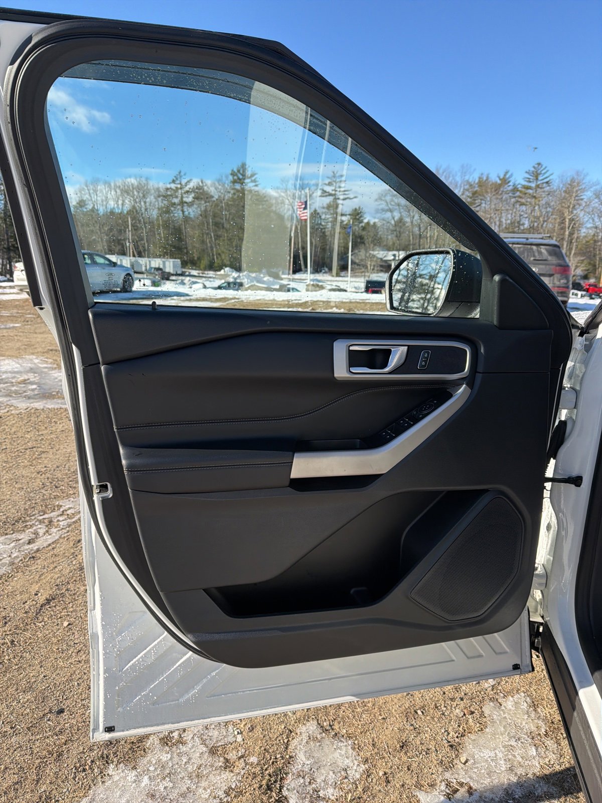 Certified 2022 Ford Explorer XLT w/ Equipment Group 202A image 15