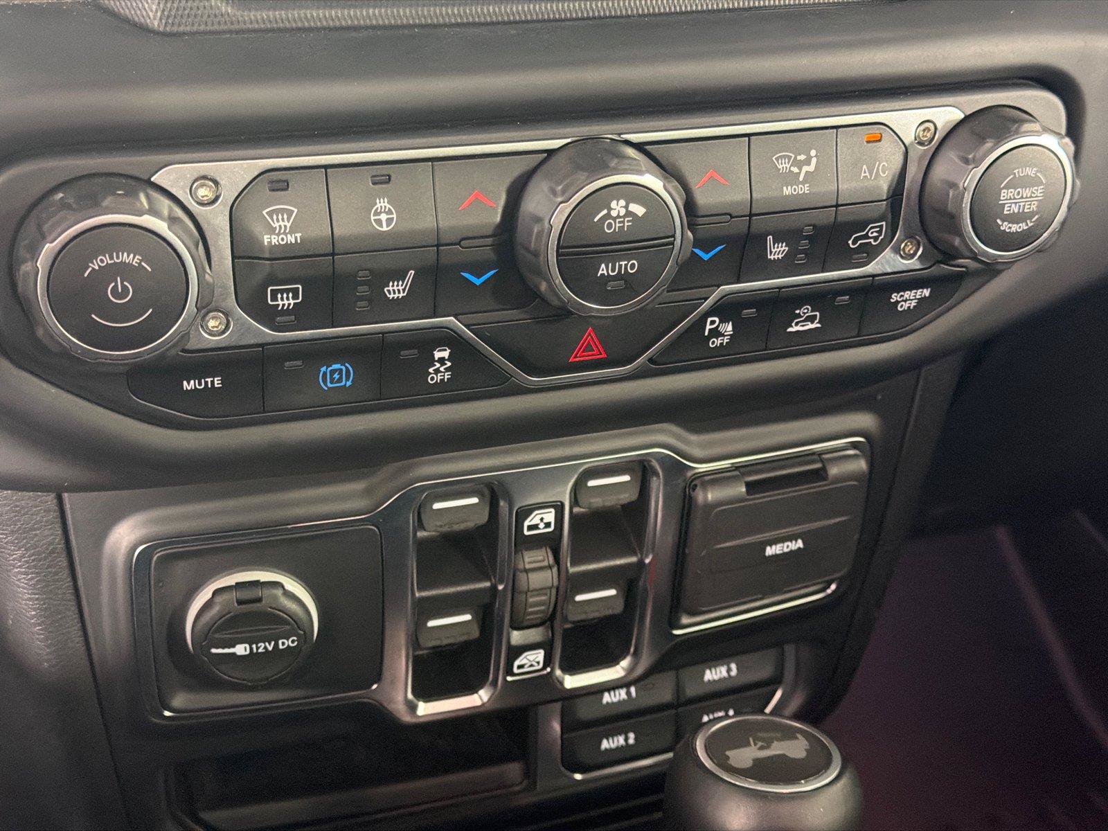 Used 2021 Jeep Wrangler Unlimited Sahara AWD/4WD image 25