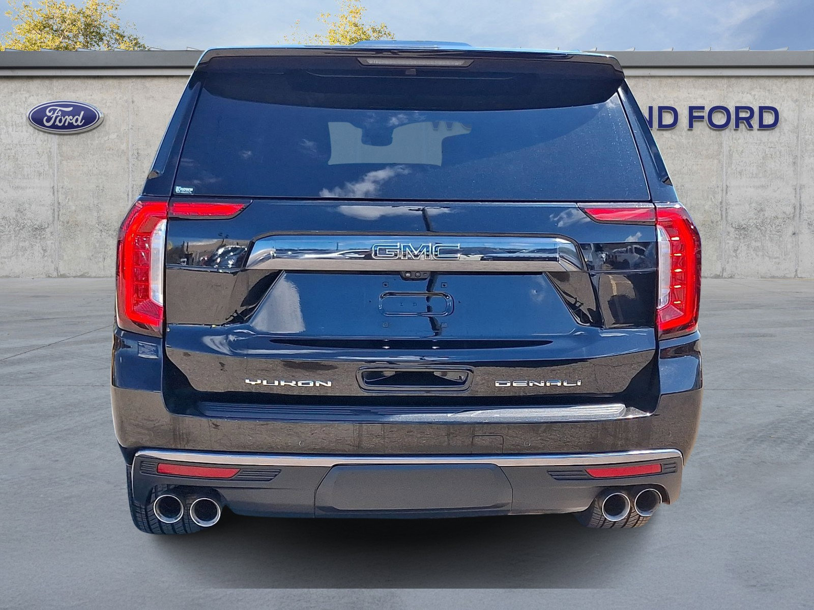 Used 2023 GMC Yukon XL Denali Ultimate AWD/4WD image 5