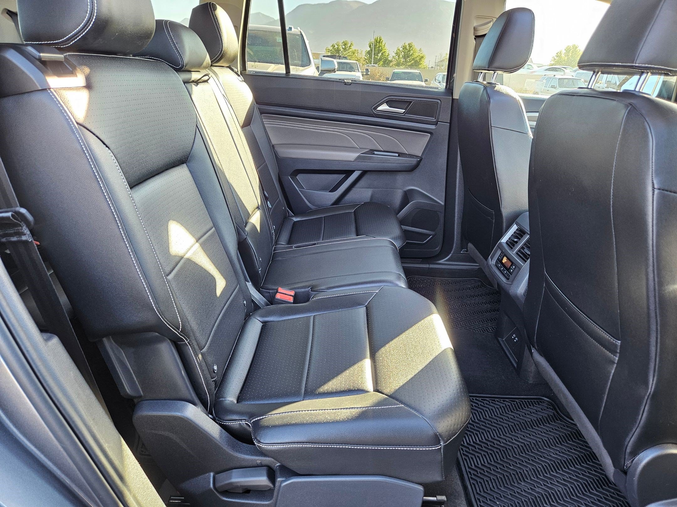 Used 2022 Volkswagen Atlas SEL AWD/4WD image 32