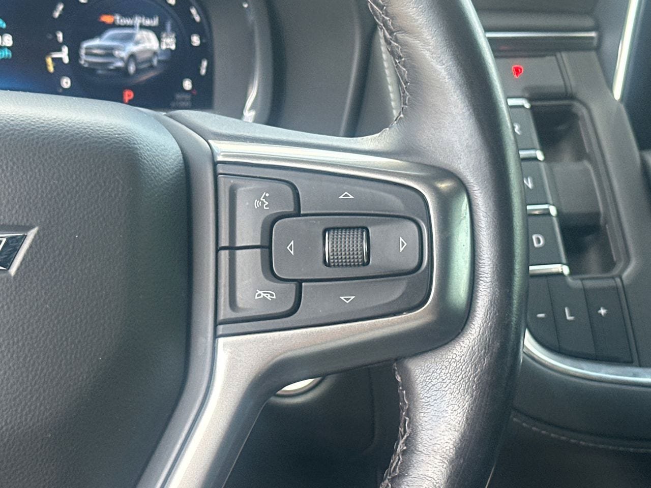 Used 2022 Chevrolet Tahoe Z71 w/ Z71 Off-Road Package AWD/4WD image 28