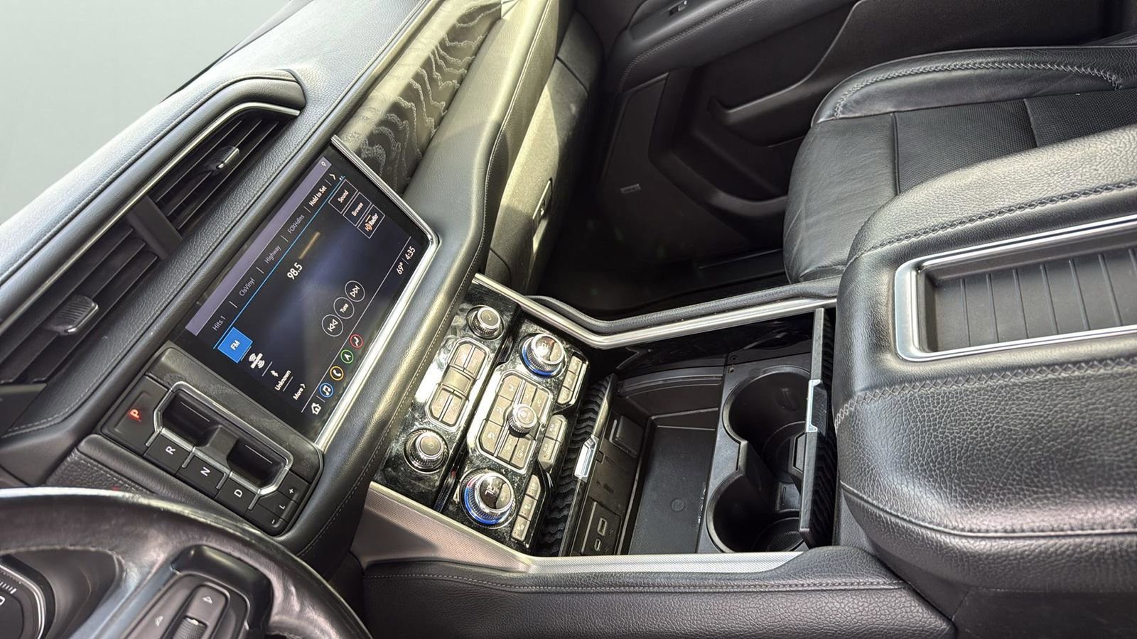 Used 2021 GMC Yukon XL Denali image 21