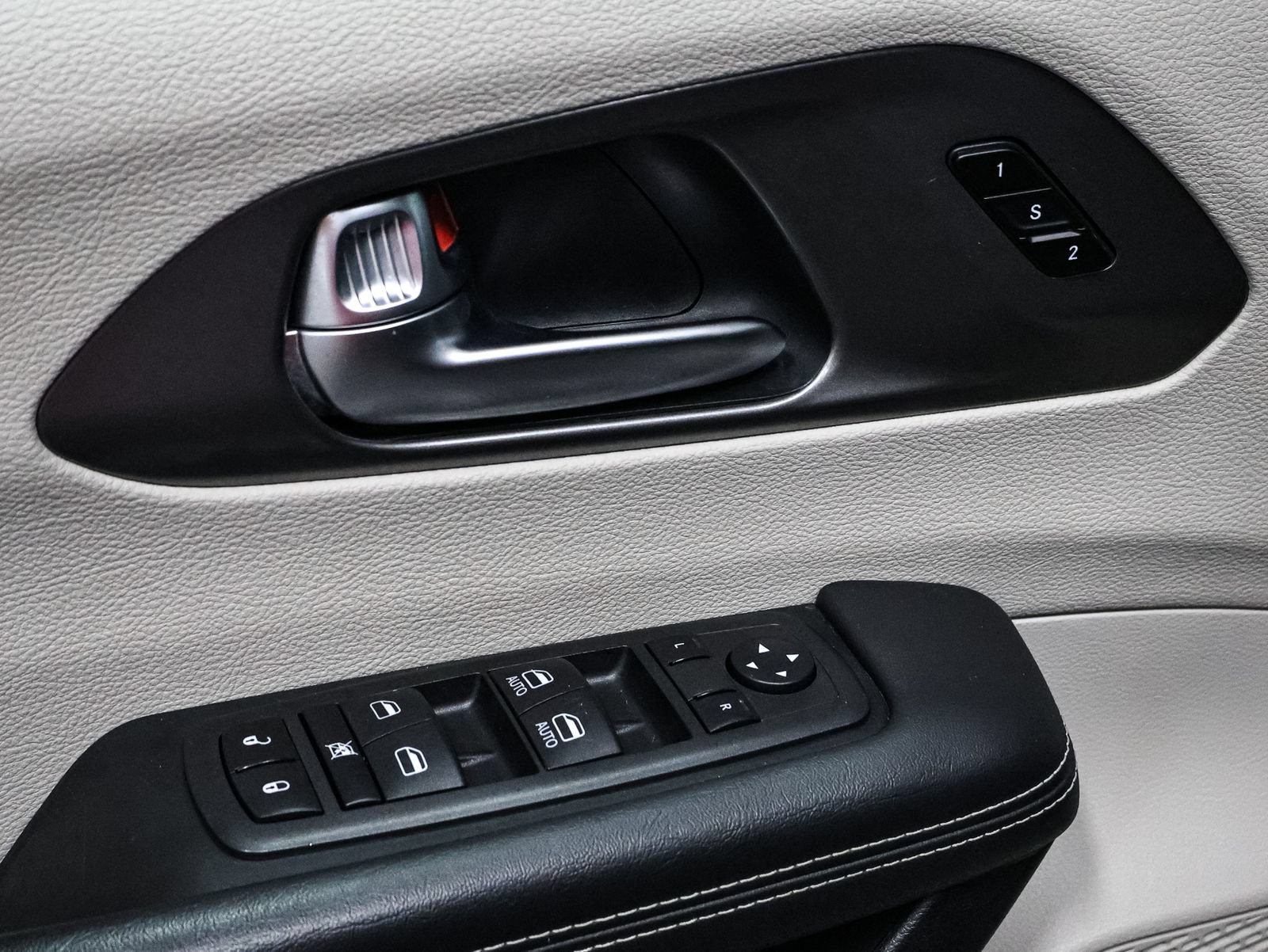 Used 2023 Chrysler Pacifica Touring-L FWD image 19