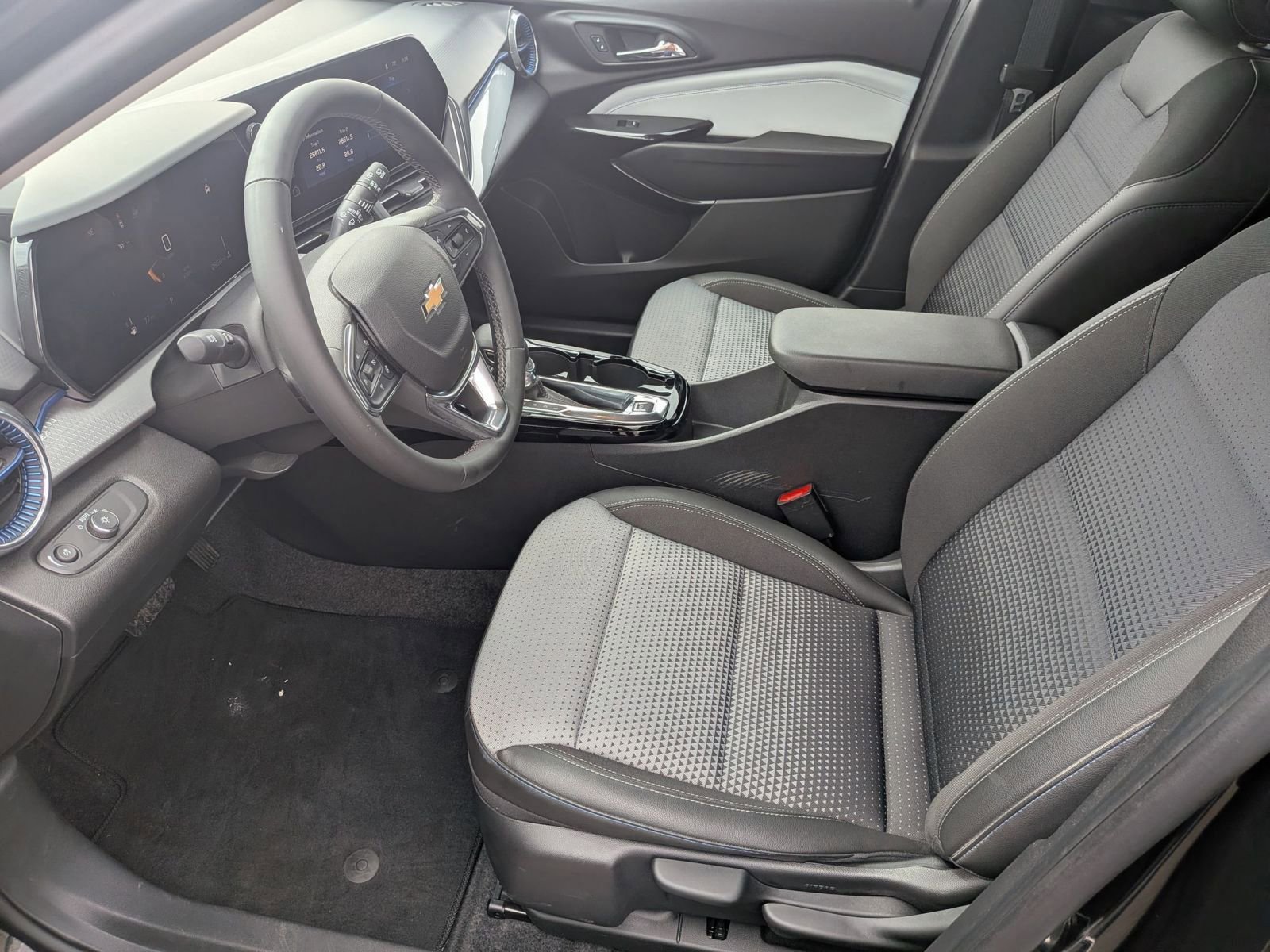 Used 2024 Chevrolet Trax LT w/ Driver Confidence Package FWD image 12