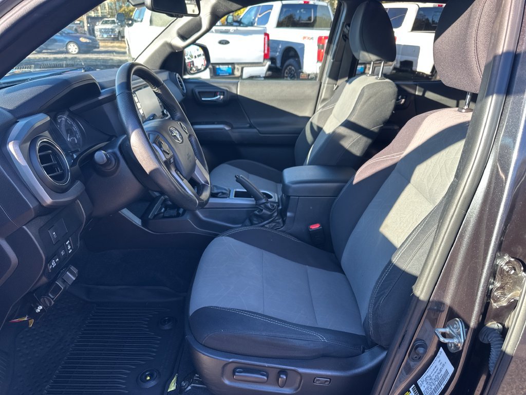 Used 2020 Toyota Tacoma TRD Sport w/ Technology Package AWD/4WD image 14
