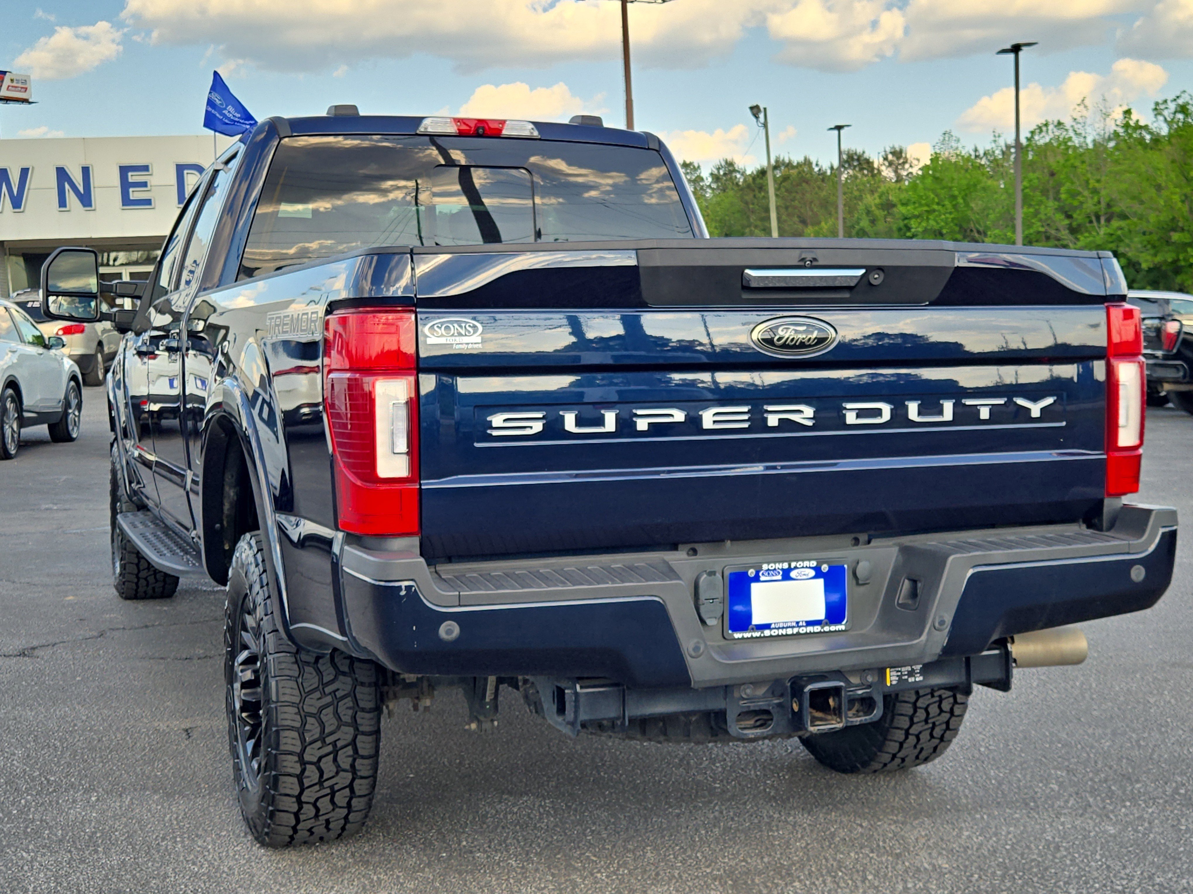 Certified 2022 Ford F350 Lariat w/ Tremor Off-Road Package image 7