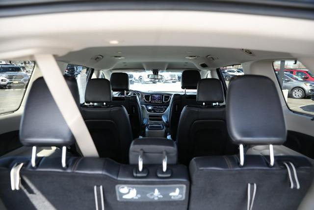 Used 2018 Chrysler Pacifica Touring-L Plus w/ Tire & Wheel Group image 13