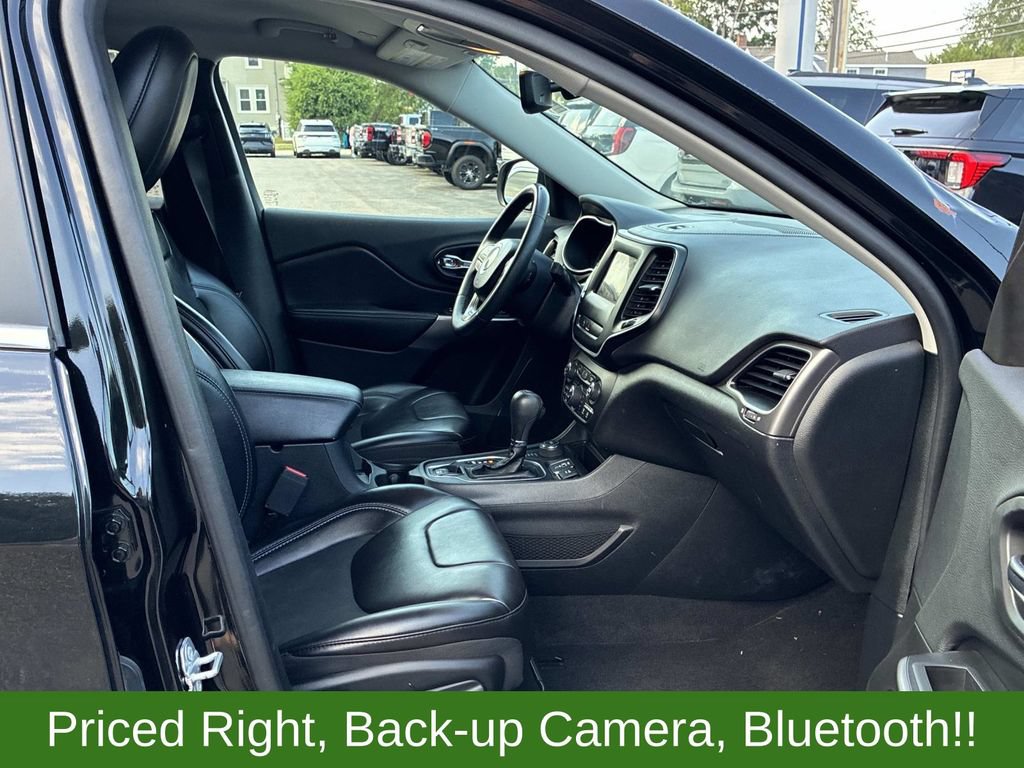 Used 2019 Jeep Cherokee Latitude Plus w/ Comfort/Convenience Group AWD/4WD image 9