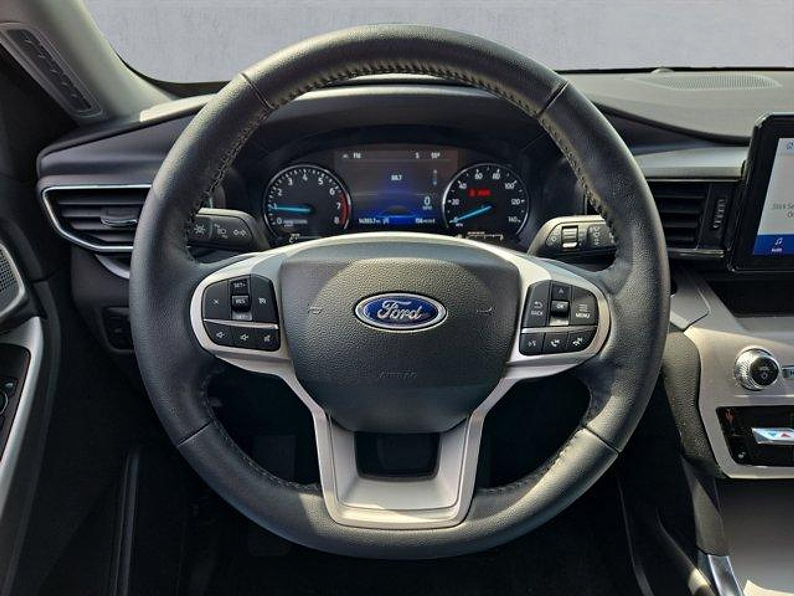 Certified 2023 Ford Explorer XLT w/ Equipment Group 202A AWD/4WD image 13
