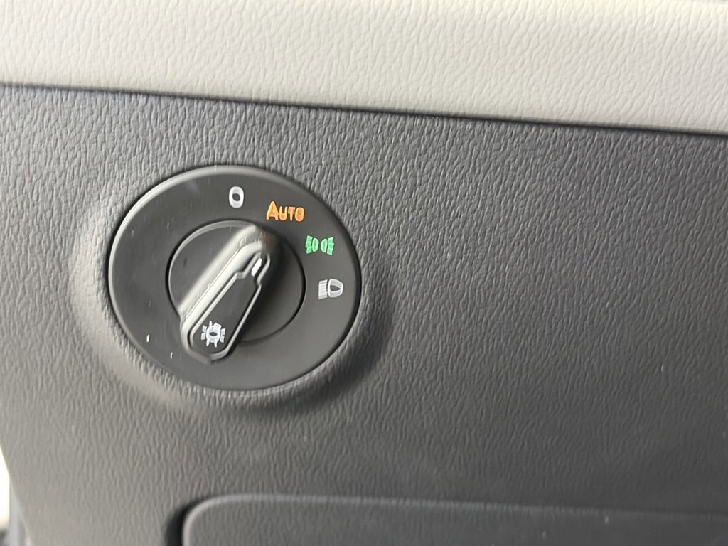 Used 2022 Volkswagen Taos SEL w/ Panoramic Sunroof Package image 24