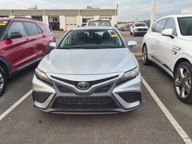 Used 2024 Toyota Camry SE FWD image 4
