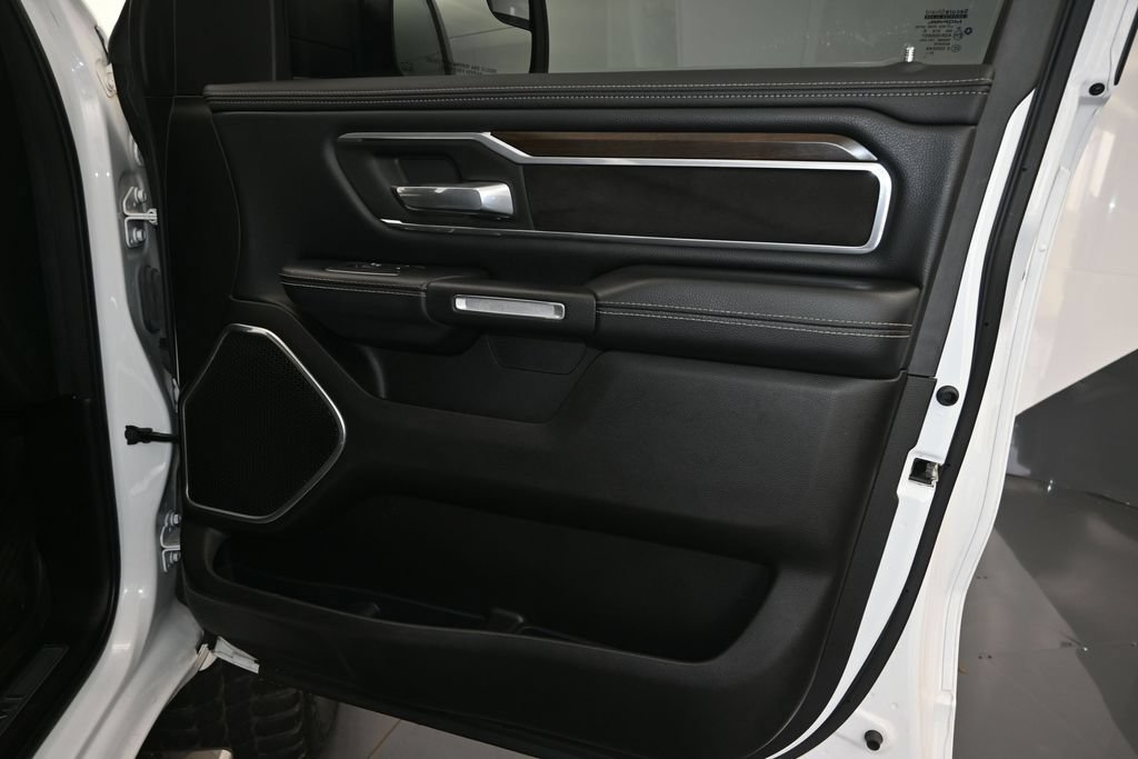 Used 2022 RAM 1500 Laramie AWD/4WD image 18