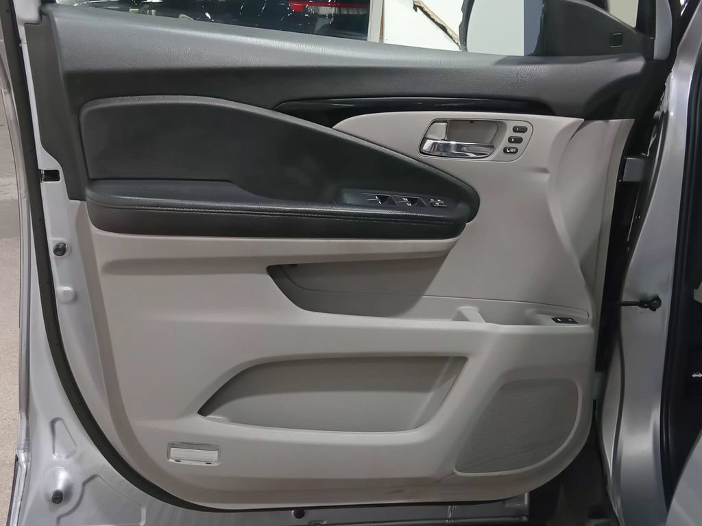 Used 2021 Honda Pilot Touring image 18