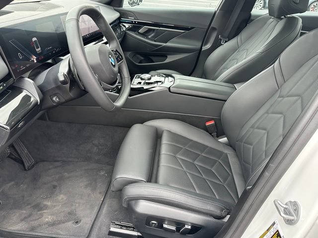 Used 2025 BMW 530i xDrive w/ Premium Package AWD/4WD image 15