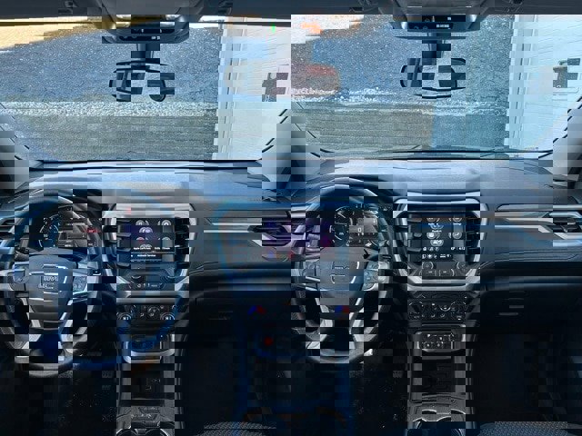 Used 2021 GMC Acadia SLE image 10