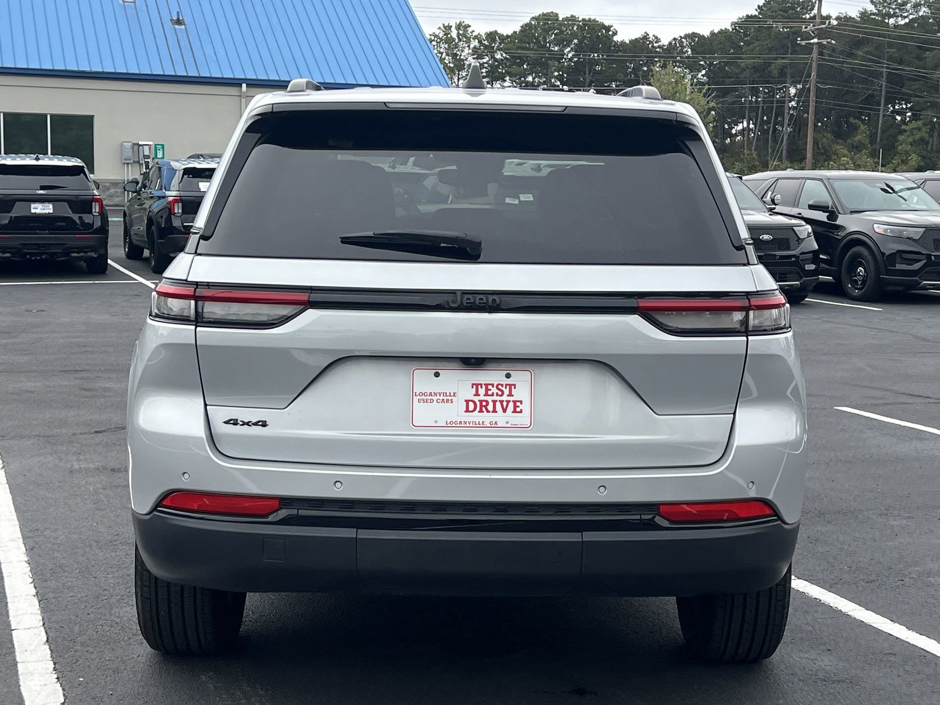 Used 2024 Jeep Grand Cherokee Altitude image 3