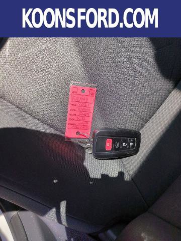 Used 2021 Toyota RAV4 XLE w/ Convenience Package FWD image 27