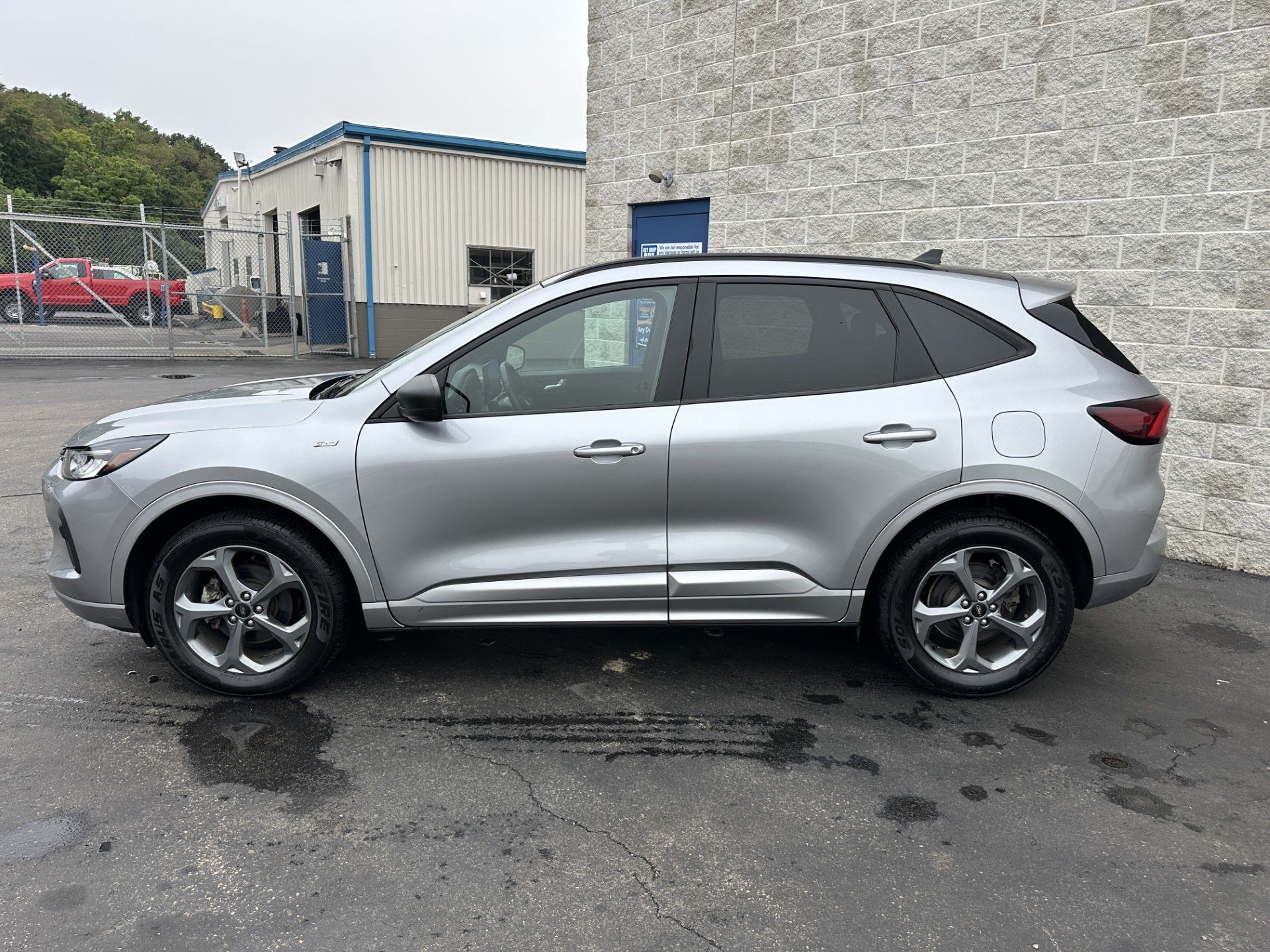 Certified 2023 Ford Escape ST-Line AWD/4WD image 4