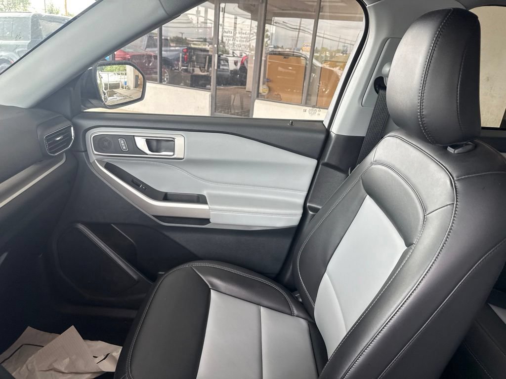 Certified 2024 Ford Explorer XLT w/ Equipment Group 202A AWD/4WD image 23