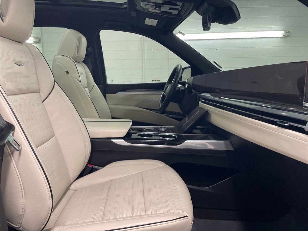 Used 2025 Cadillac Escalade Sport w/ Touring Package image 29