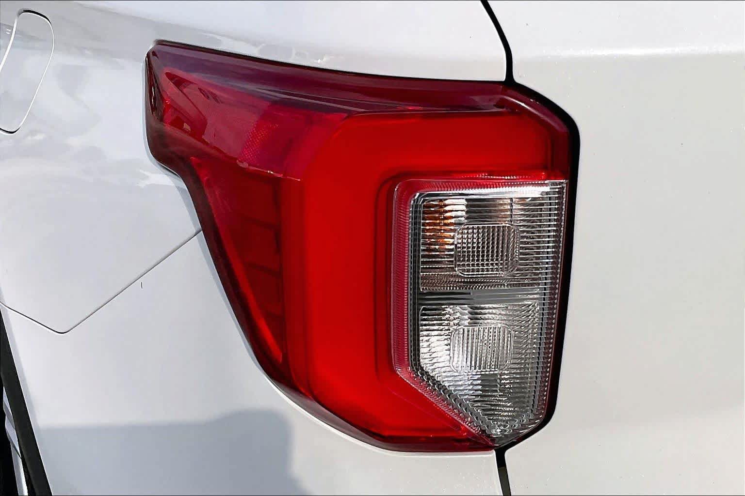Certified 2020 Ford Explorer XLT w/ Equipment Group 202A AWD/4WD image 24