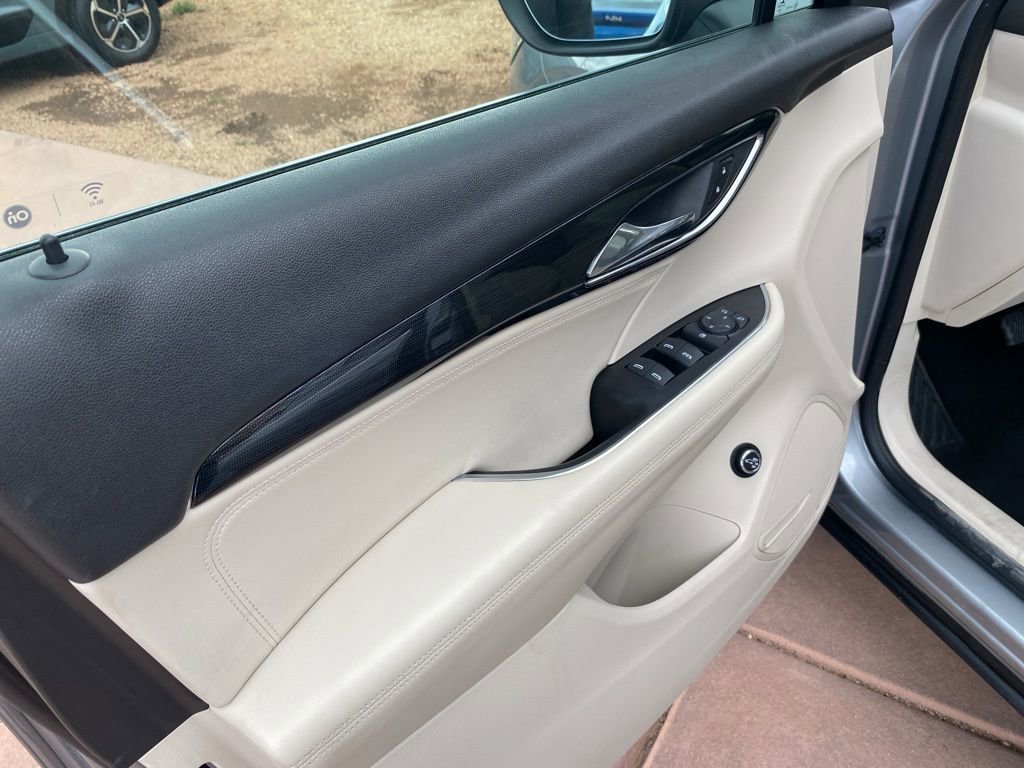 Used 2023 Buick Envision Preferred image 23