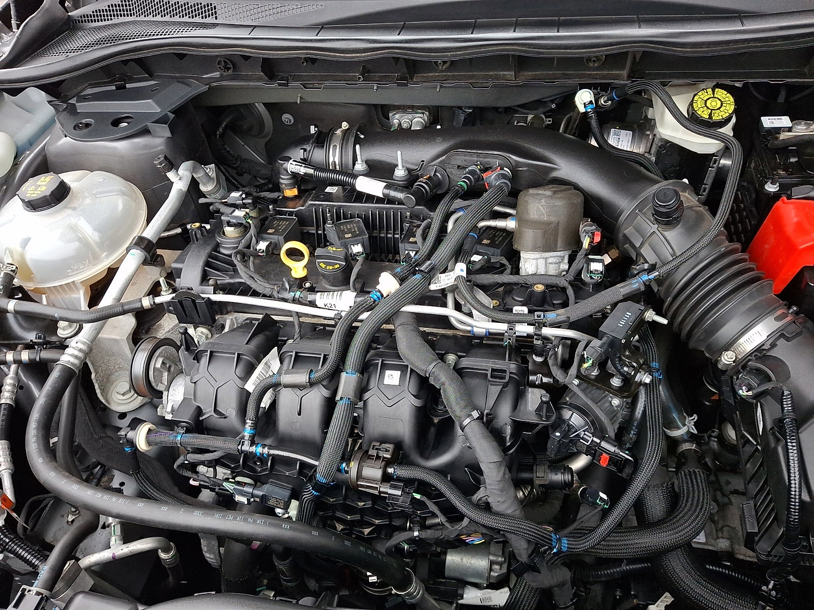 Certified 2021 Ford Escape SEL w/ Technology Package image 28