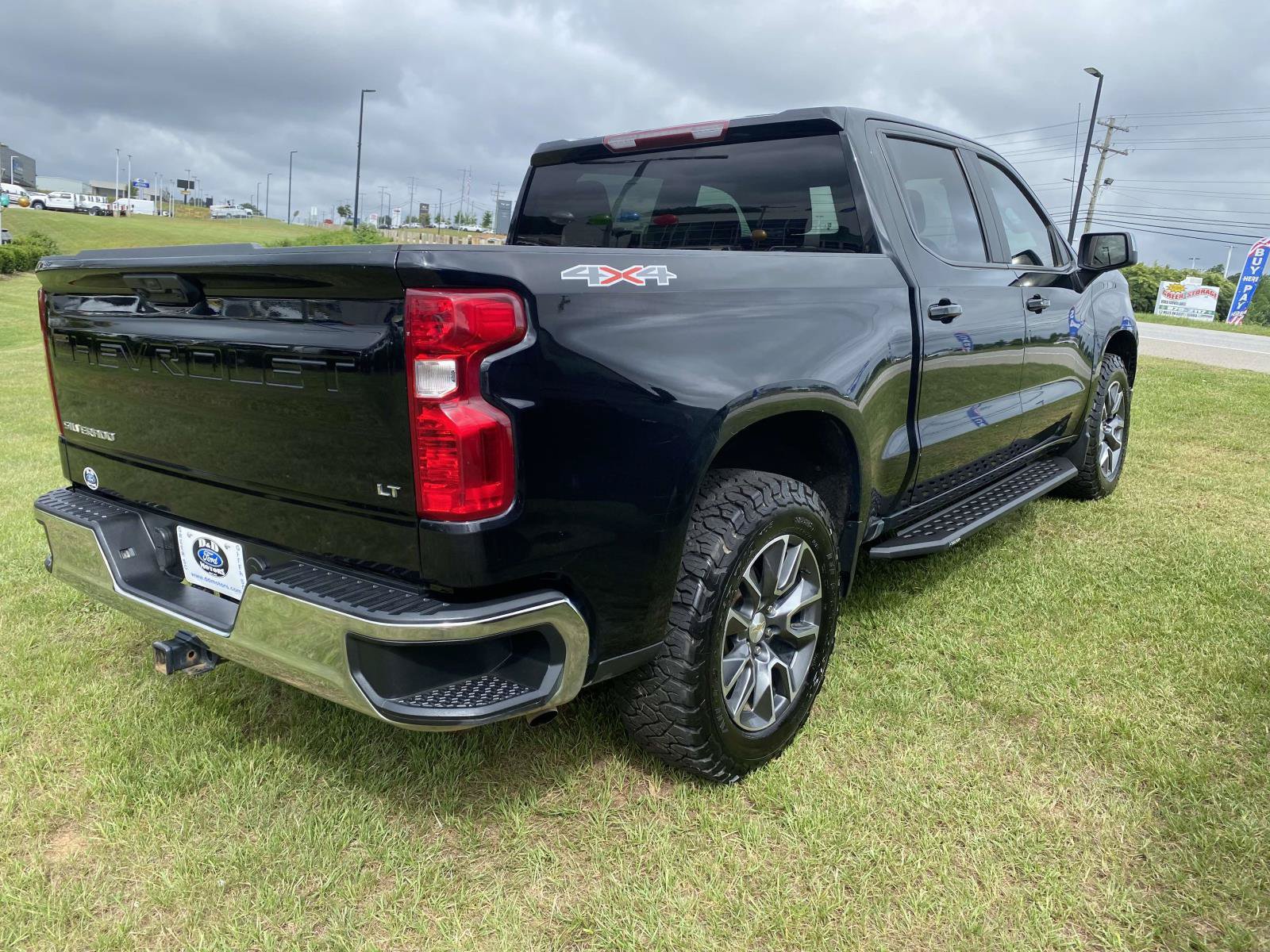 Used 2023 Chevrolet Silverado 1500 LT w/ Protection Package AWD/4WD image 7
