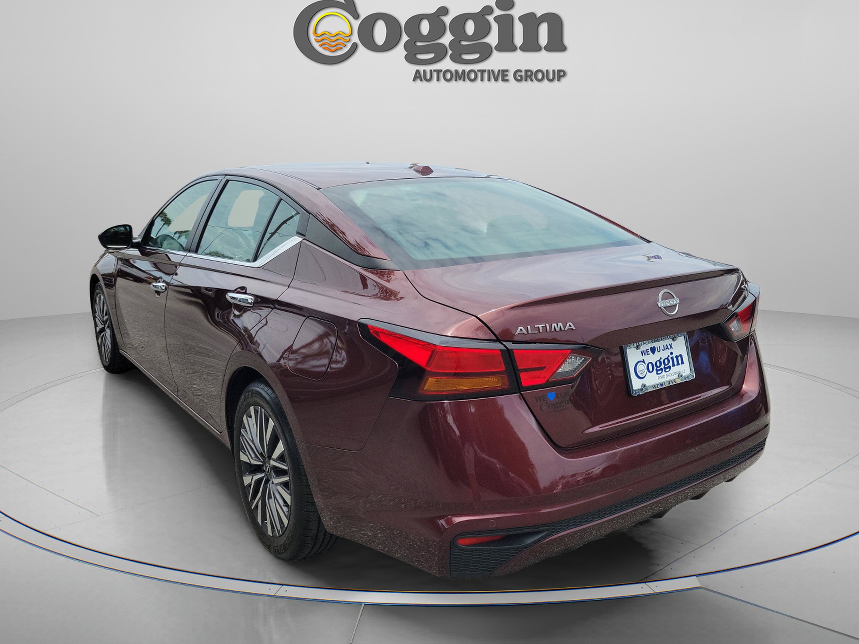 Used 2024 Nissan Altima 2.5 SV FWD image 2