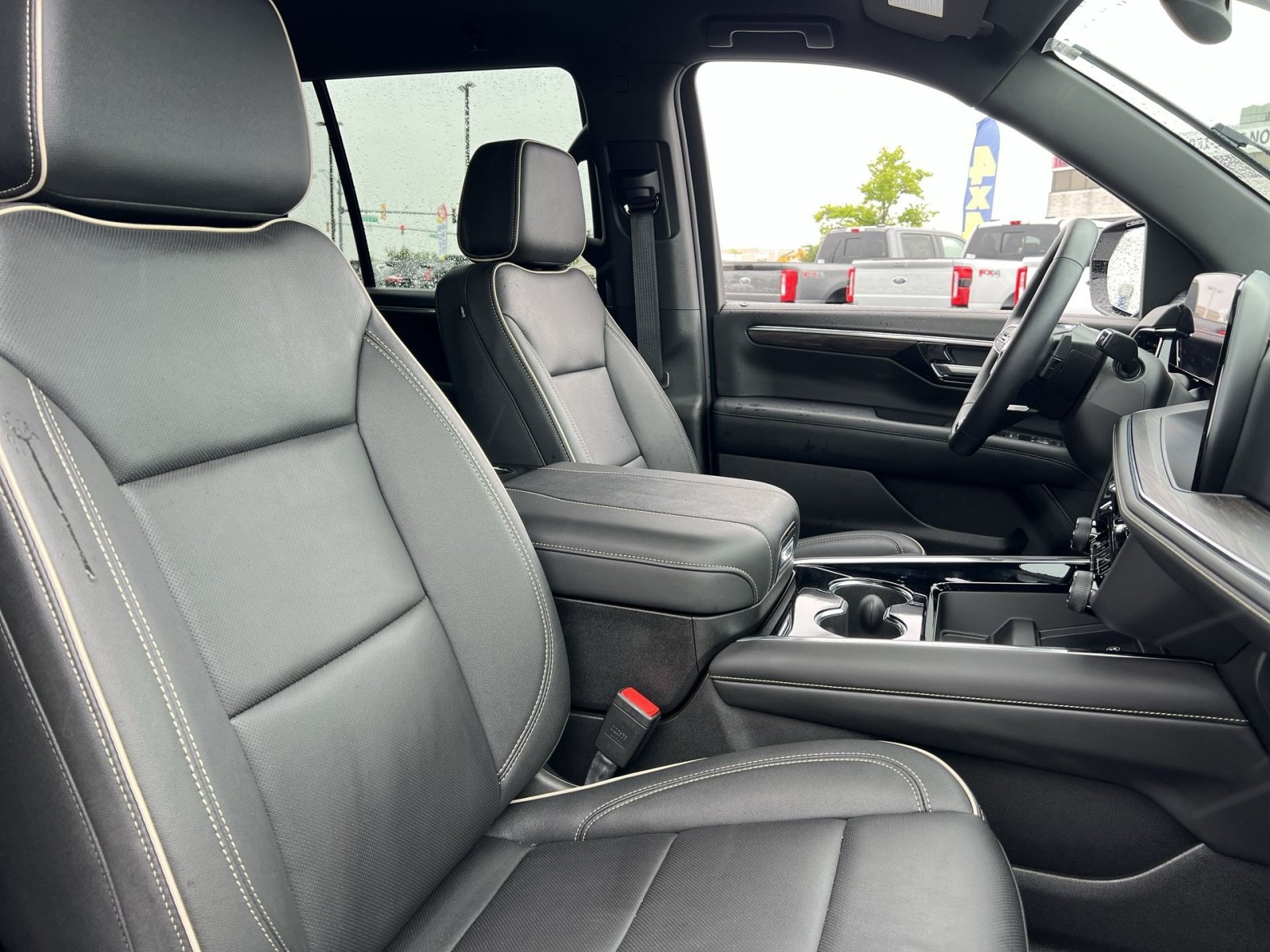 Used 2025 Chevrolet Tahoe Premier AWD/4WD image 27