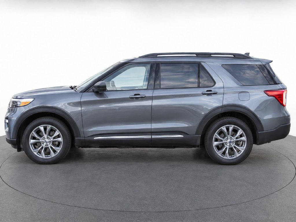 Certified 2023 Ford Explorer XLT w/ Equipment Group 202A AWD/4WD image 7