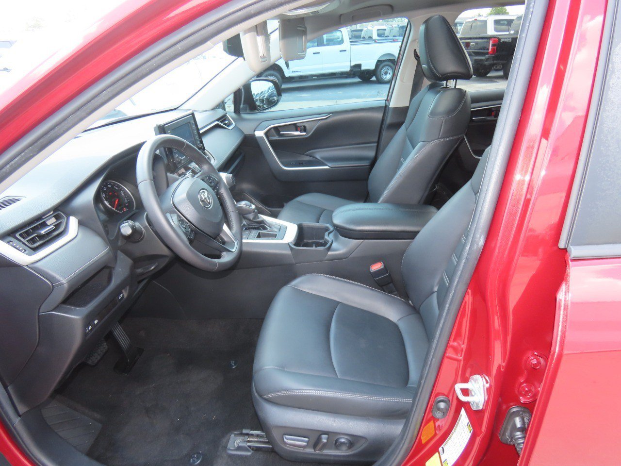 Used 2022 Toyota RAV4 XLE Premium FWD image 24