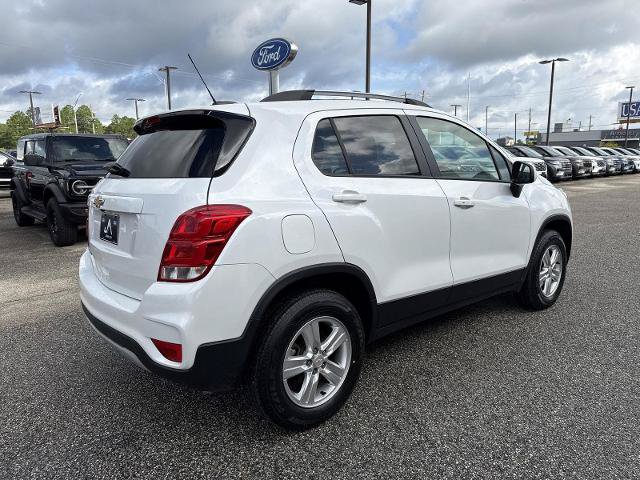 Used 2022 Chevrolet Trax LT w/ LT Convenience Package AWD/4WD image 3