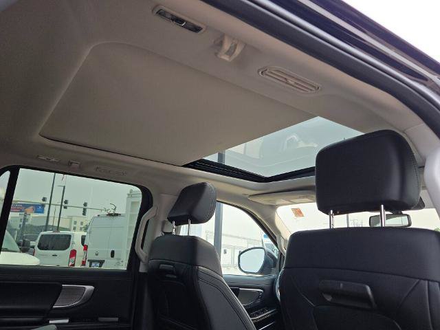 Certified 2025 Ford Expedition Platinum AWD/4WD image 10