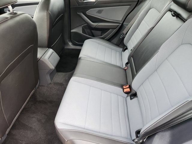 Used 2025 Volkswagen Jetta SE FWD image 30