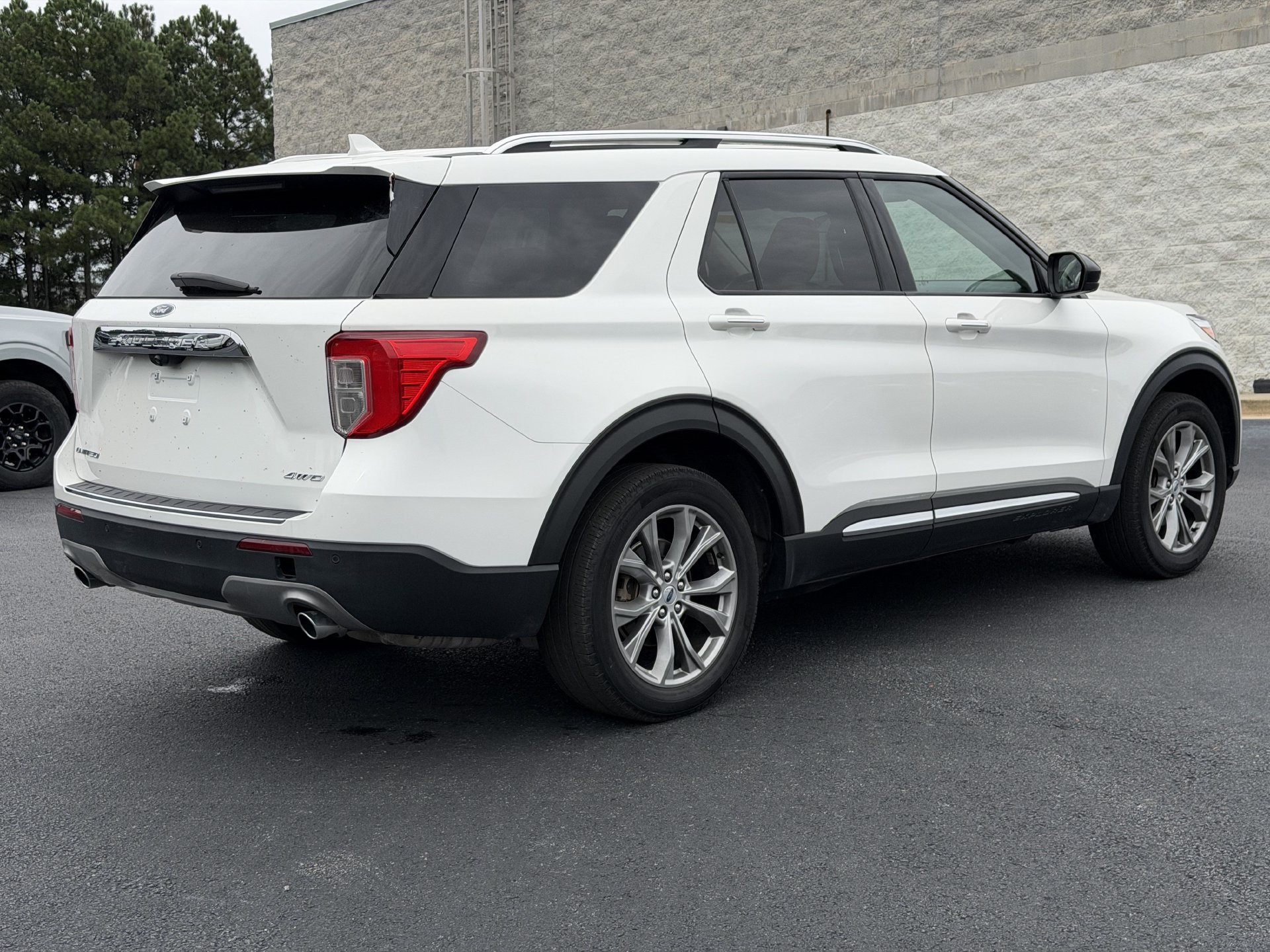 Certified 2022 Ford Explorer Limited AWD/4WD image 17