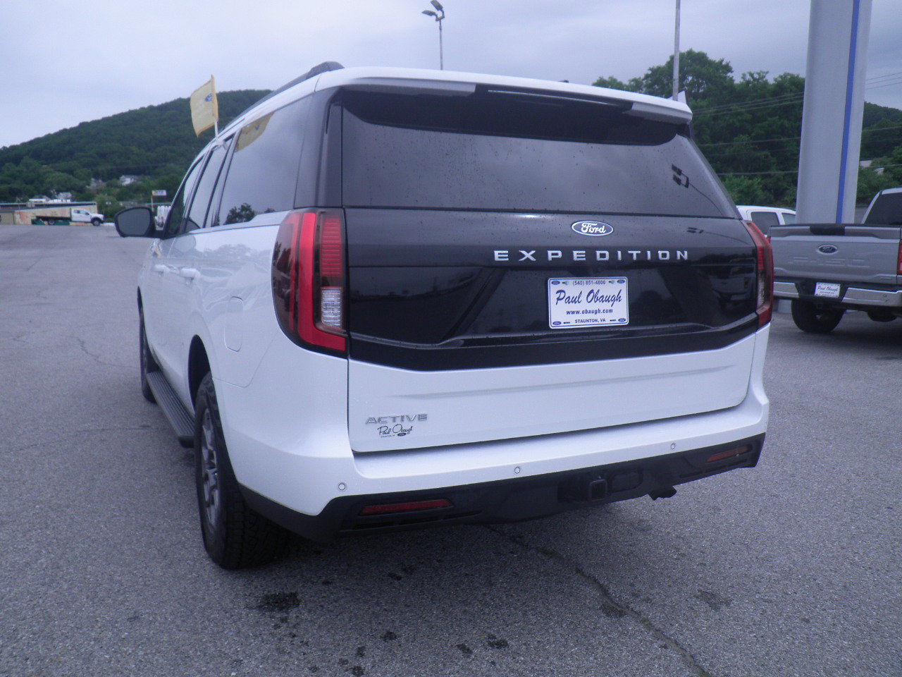 Certified 2025 Ford Expedition Active AWD/4WD image 4