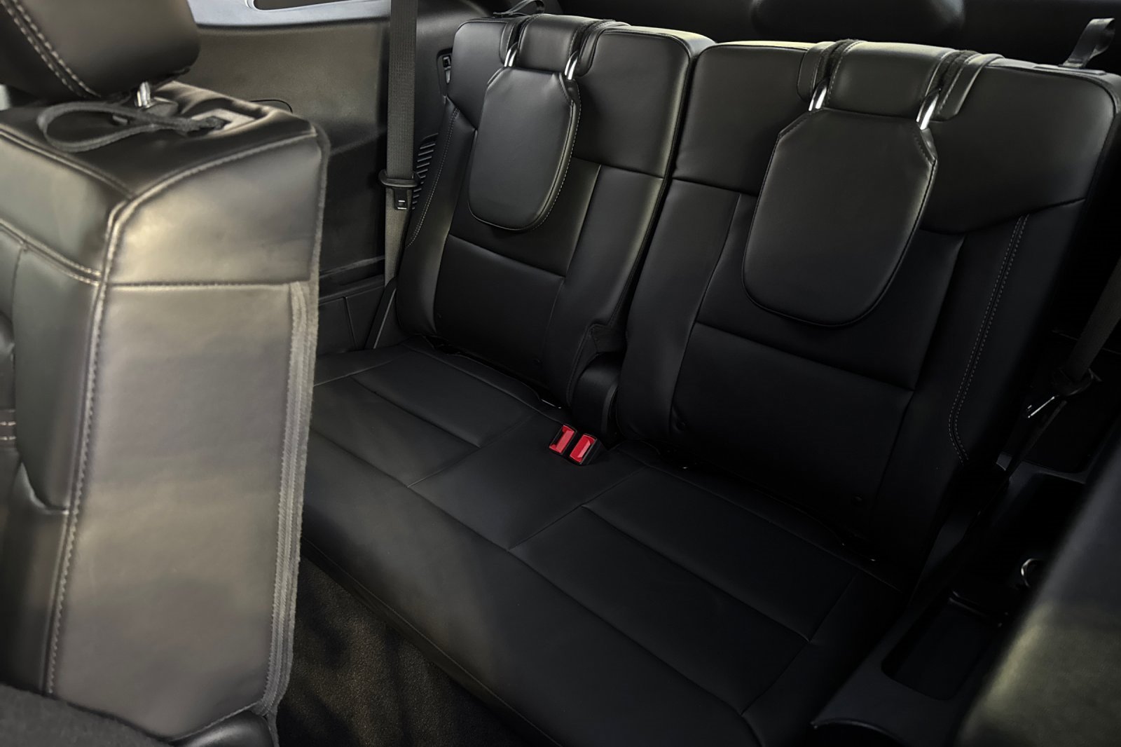 Certified 2022 Ford Explorer XLT w/ Equipment Group 202A image 16