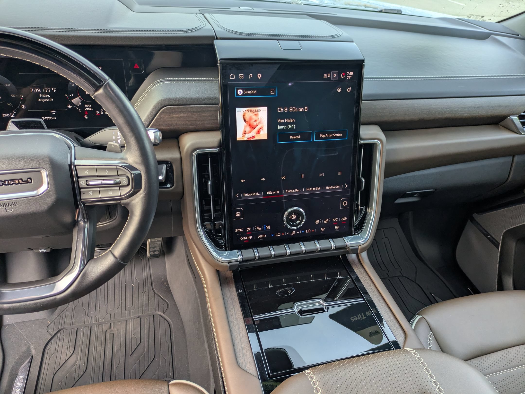 Used 2025 GMC Yukon Denali Ultimate AWD/4WD image 22