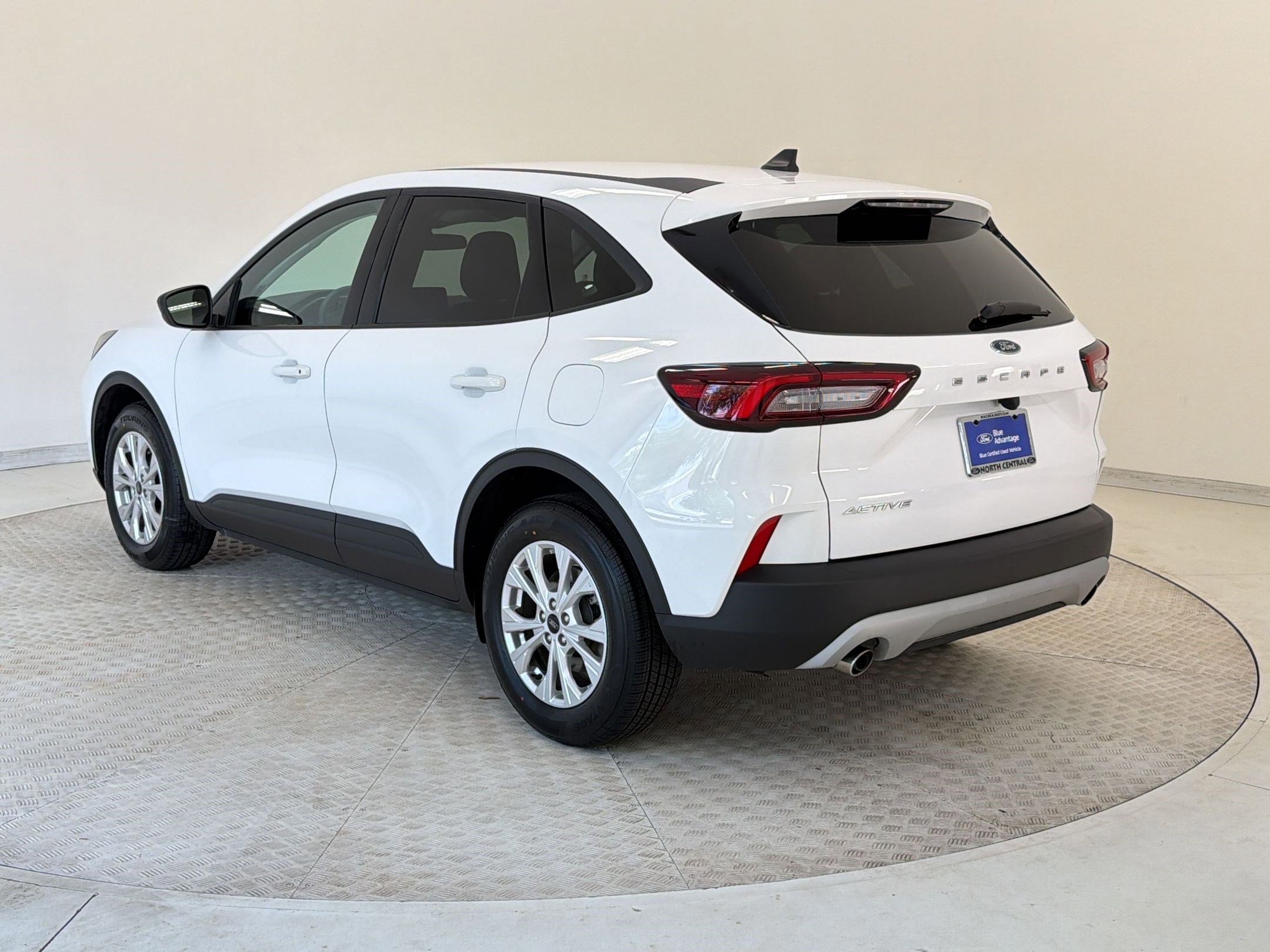 Certified 2025 Ford Escape Active image 3