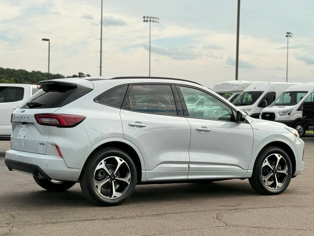 Certified 2025 Ford Escape ST-Line Elite w/ Premium Technology Package AWD/4WD image 30