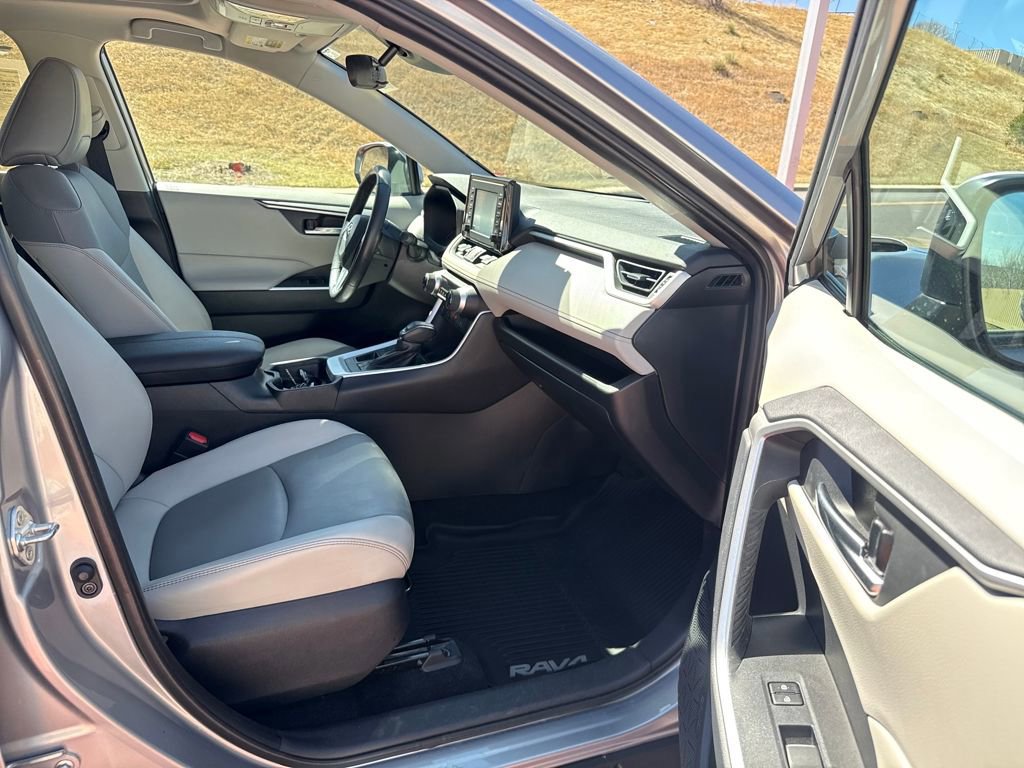 Used 2019 Toyota RAV4 XLE Premium w/ Cold Weather Package image 28