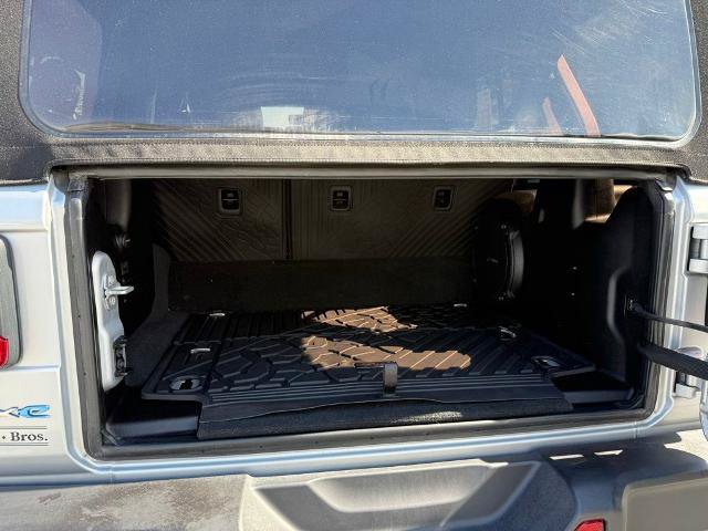 Used 2022 Jeep Wrangler Unlimited Sahara w/ Cold Weather Group AWD/4WD image 20