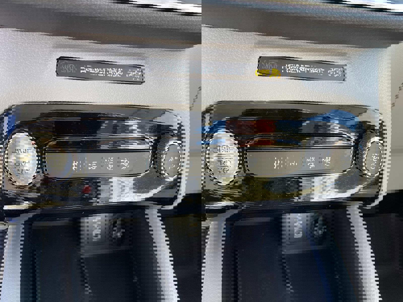 Certified 2025 Ford Escape Platinum w/ Premium Technology Package image 19